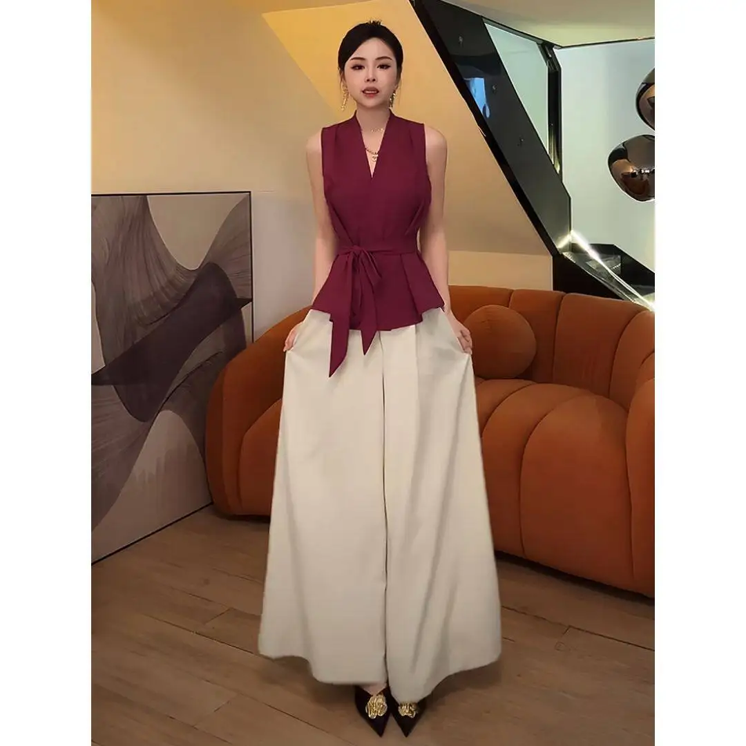 Fashion Temperament Set Women's 2026 Summer New V-neck Sleeveless Top+wide Leg Pants Two-piece Set
Fashion Temperament Set Women's 2026 Summer New V-neck Sleeveless Top+wide Leg Pants Two-piece Set