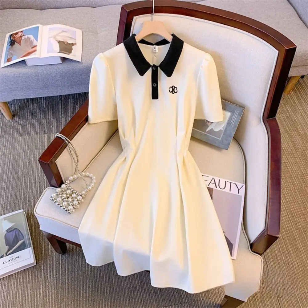 Stylish 2025 Black Polo Collar Dress for Women Summer Sports Fashion Slim Waist Design Elegant LBD Casual Outfit
Stylish 2025 Black Polo Collar Dress for Women Summer Sports Fashion Slim Waist Design Elegant LBD Casual Outfit