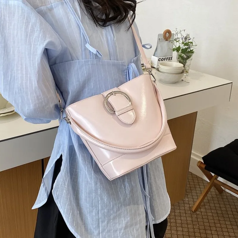 Classic Vintage Simple Ladies Luxury Tote Bag High End Leather Elegant Paris Style Daily Crossbody Bag
Classic Vintage Simple Ladies Luxury Tote Bag High End Leather Elegant Paris Style Daily Crossbody Bag