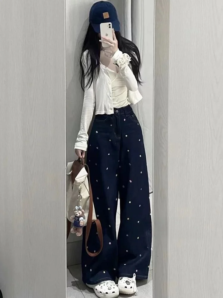 High Waist Wide Leg Retro Embroidery Design Women's Jeans Non-fading Long Trousers Summer New Style Denim Pants for Ladies
High Waist Wide Leg Retro Embroidery Design Women's Jeans Non-fading Long Trousers Summer New Style Denim Pants for Ladies