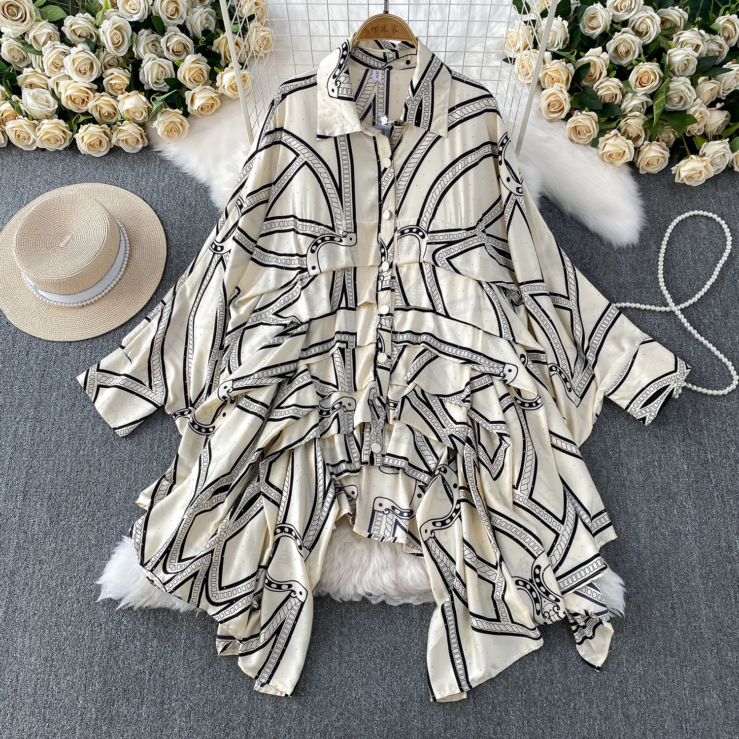 SuperAen European and American Style Diamond Lapel Collar Batwing-sleeved Shirt Summer New Asymmetrical Pleated Shirts
SuperAen European and American Style Diamond Lapel Collar Batwing-sleeved Shirt Summer New Asymmetrical Pleated Shirts