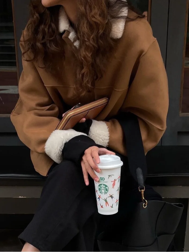 Шикарное длинное хлопковое пальто в стиле ретро, женское свободное меховое кожаное пальто с отложным воротником на одной пуговице, осенне-зимнее пальто в стиле ретро 
Шикарное длинное хлопковое пальто в стиле ретро, женское свободное меховое кожаное пальто с отложным воротником на одной пуговице, осенне-зимнее пальто в стиле ретро