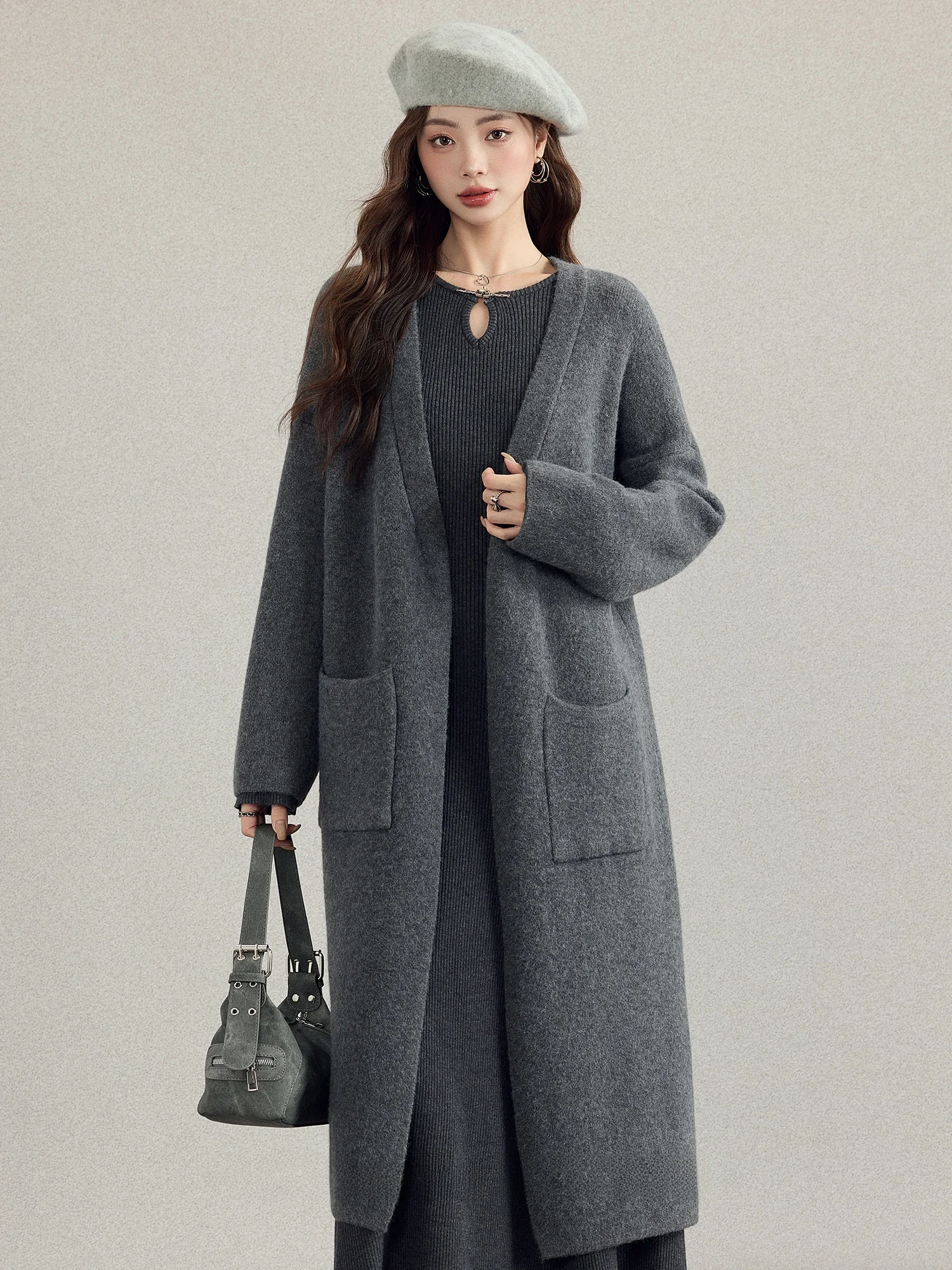 Женский вязаный кардиган Mii Xiao Ke свободного кроя с V-образным вырезом, длинными рукавами, мягкий, осенне-зимний, новый, повседневный, модный
Женский вязаный кардиган Mii Xiao Ke свободного кроя с V-образным вырезом, длинными рукавами, мягкий, осенне-зимний, новый, повседневный, модный