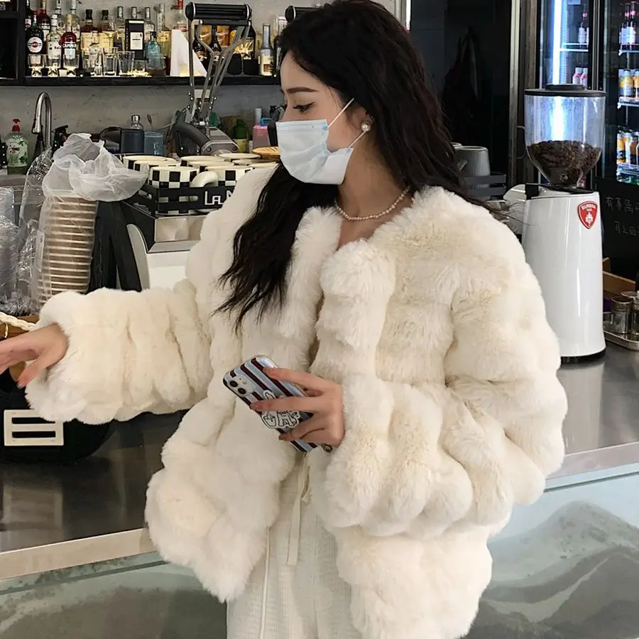 Fashion Women's Faux Fur Coat Lapel Zipper Long Sleeves Loose Thick Imitation Fur Short Jacket Winter New 
Fashion Women's Faux Fur Coat Lapel Zipper Long Sleeves Loose Thick Imitation Fur Short Jacket Winter New