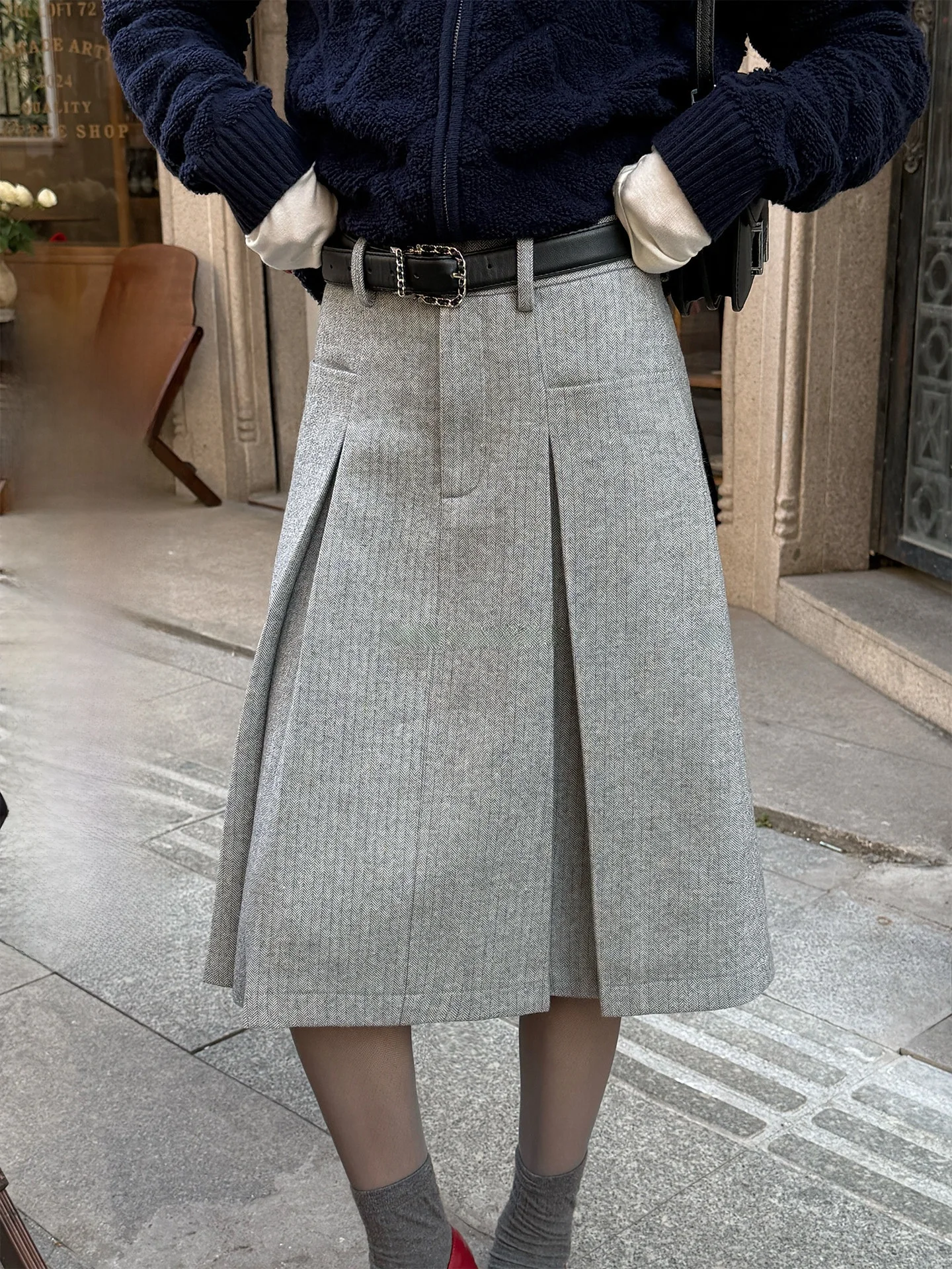 Юбка Jiang Wenxue из шерстяного твида с текстурой, простая плиссированная юбка миди в корейском стиле, с завышенной талией, А-силуэт, для женщин
Юбка Jiang Wenxue из шерстяного твида с текстурой, простая плиссированная юбка миди в корейском стиле, с завышенной талией, А-силуэт, для женщин