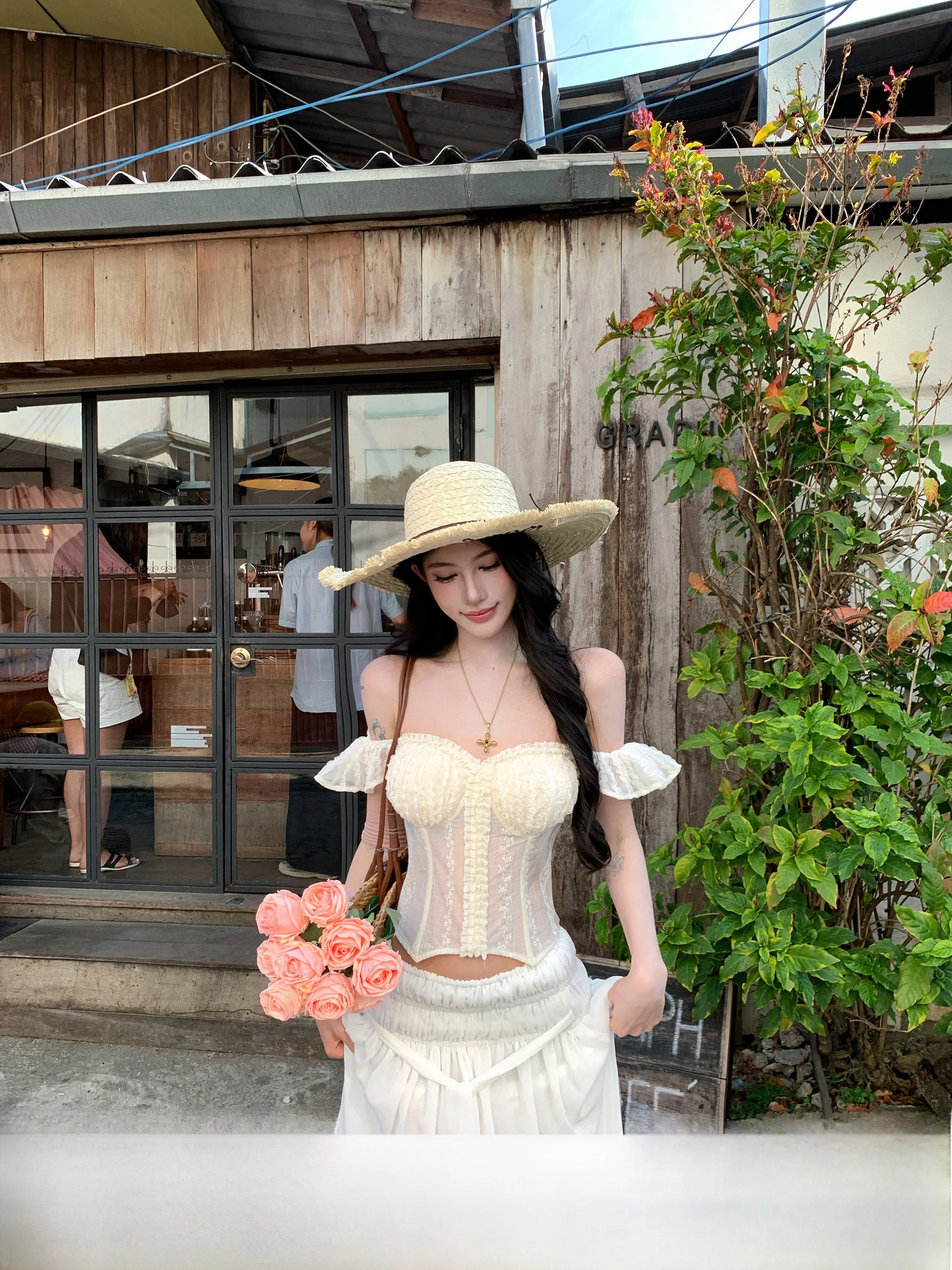 Summer 2026 New Style Women's Fishbone Mesh Tube Top Vest Holiday Atmosphere Transparent Design Short Length Slim Fit Outerwear
Summer 2026 New Style Women's Fishbone Mesh Tube Top Vest Holiday Atmosphere Transparent Design Short Length Slim Fit Outerwear