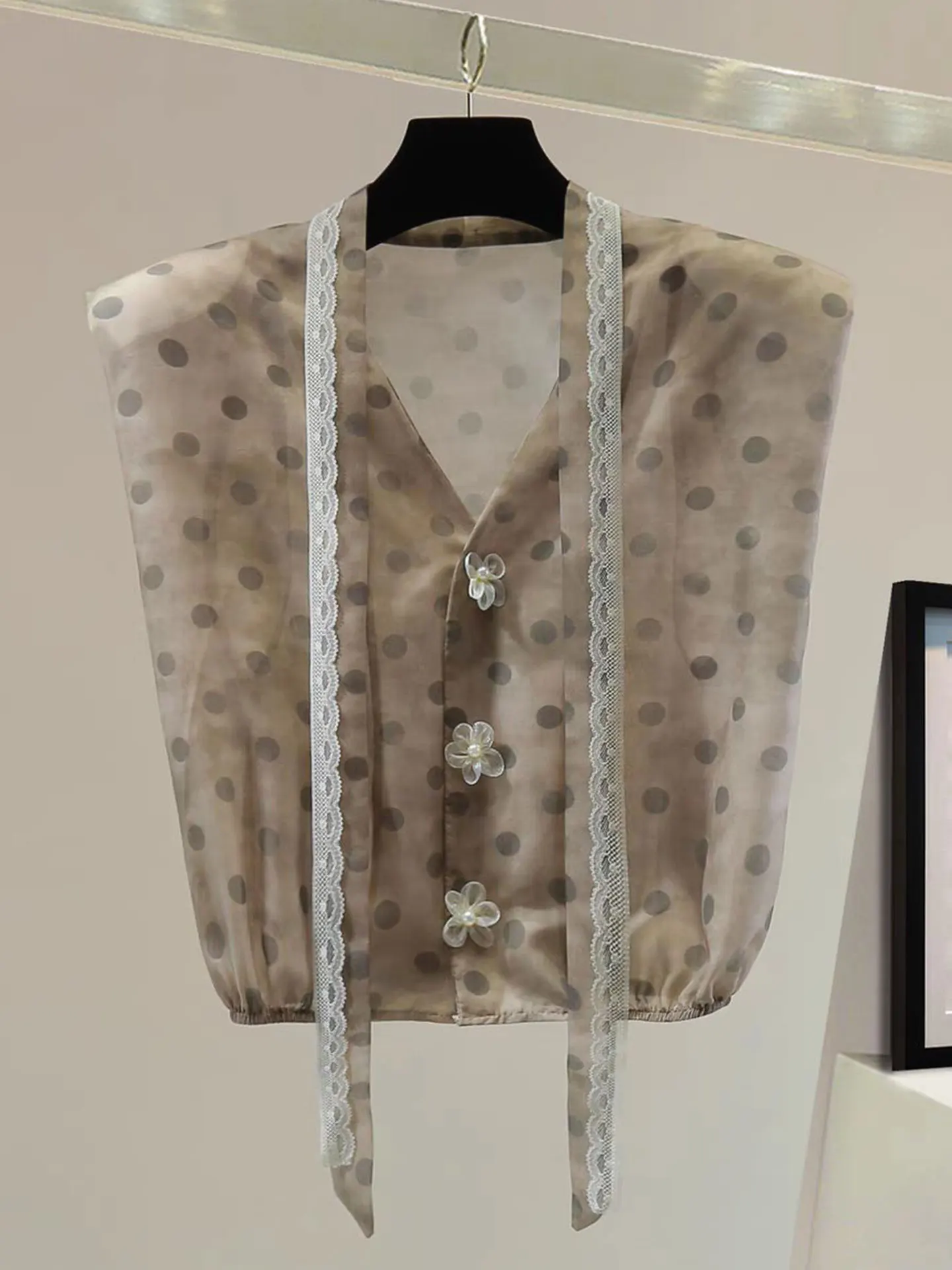 Женский летний модный топ Ele ort Svel Dot Print Vest в корейском стиле, прямого кроя, для повседневной носки, с V-образным вырезом и одной пуговицей
Женский летний модный топ Ele ort Svel Dot Print Vest в корейском стиле, прямого кроя, для повседневной носки, с V-образным вырезом и одной пуговицей