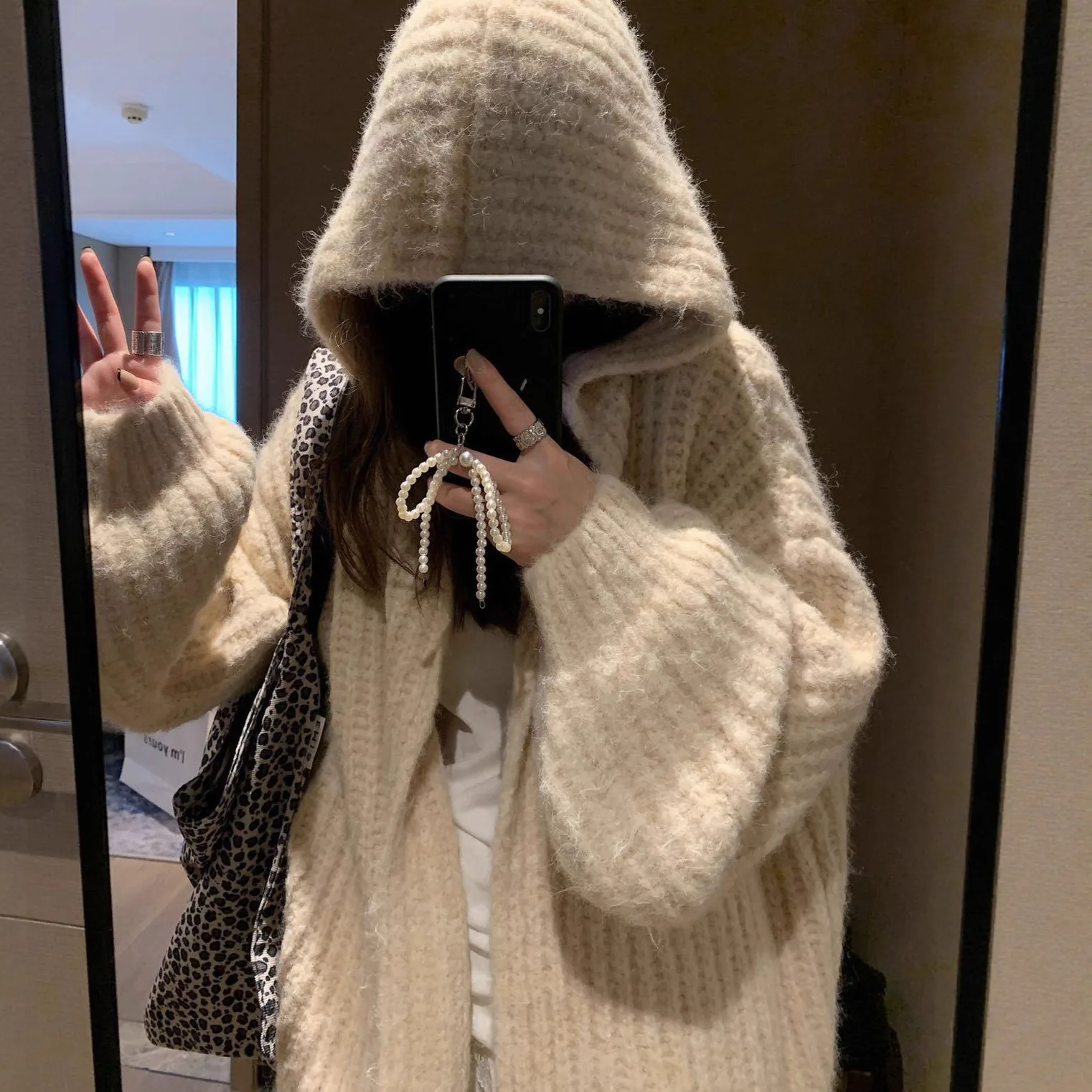 Women Chunky Knitted Cardigan Sweaters Solid Mid Length Jumpers Hooded Long Sleeves Open Stitch Loose Casual 2025 Autumn Winter
Women Chunky Knitted Cardigan Sweaters Solid Mid Length Jumpers Hooded Long Sleeves Open Stitch Loose Casual 2025 Autumn Winter