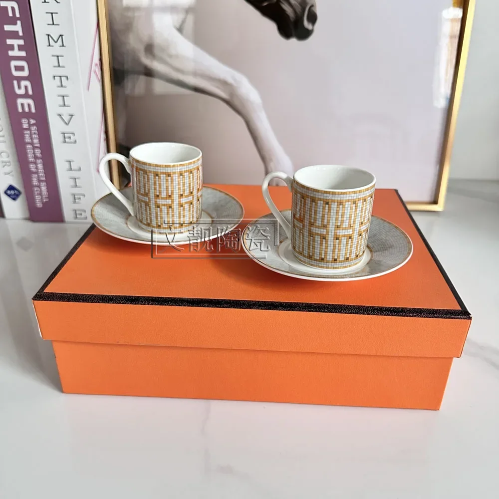 European Retro Light Luxury 4-Piece Set Of Espresso Cup Saucer Gold Horse-drawn Car Ceramic Coffee Cup Two People Set Gift Box
European Retro Light Luxury 4-Piece Set Of Espresso Cup Saucer Gold Horse-drawn Car Ceramic Coffee Cup Two People Set Gift Box
