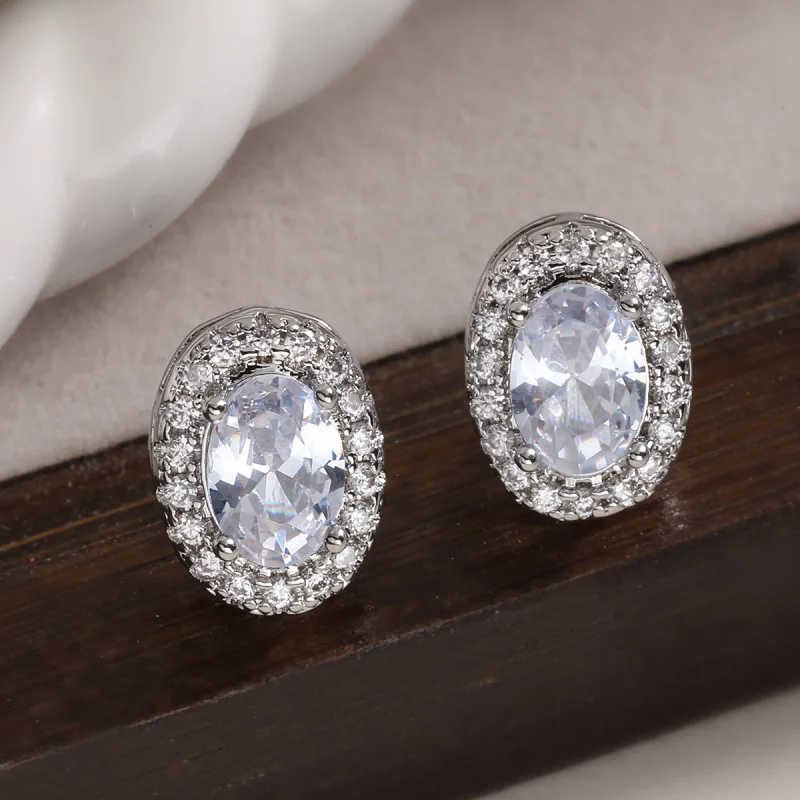 Fashionable Copper Gold-Plated Oval Zircon for Women, Niche Light Luxury High-End Versatile Earrings
Fashionable Copper Gold-Plated Oval Zircon for Women, Niche Light Luxury High-End Versatile Earrings