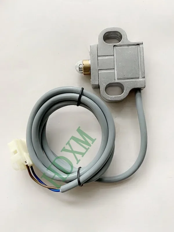 Excavator Komatsu PC100/120/200/210/220-5-6 walking pressure switch pressure sensor
Excavator Komatsu PC100/120/200/210/220-5-6 walking pressure switch pressure sensor