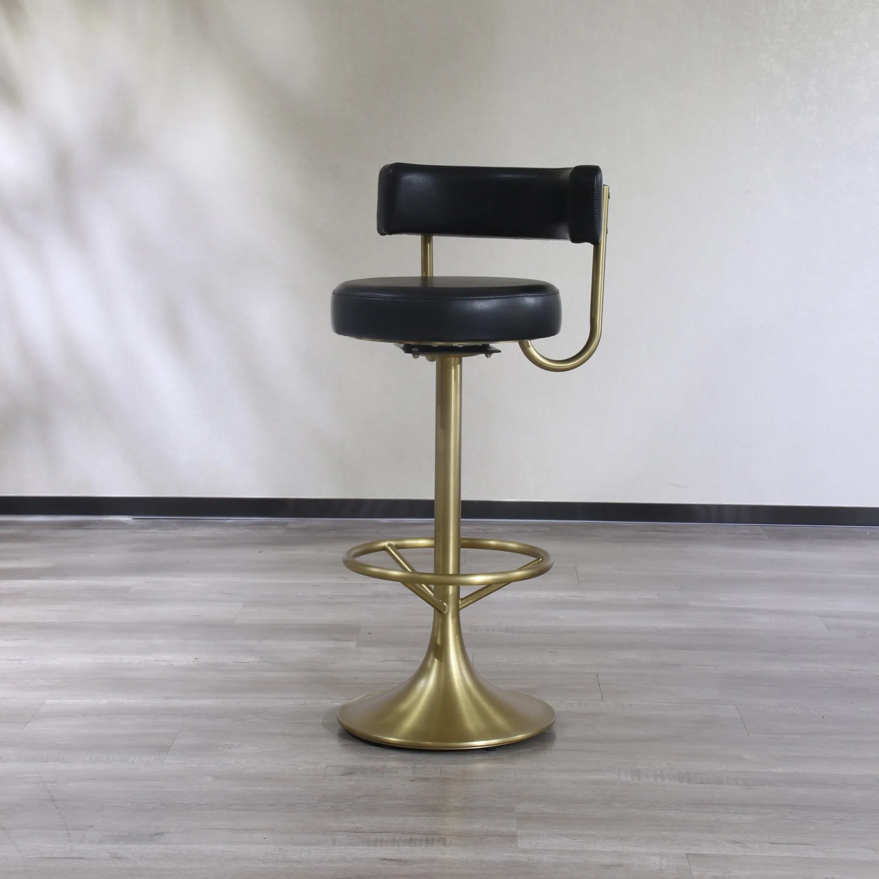 vbIns Style Bar Stool, Modern Simple Black with Titanium Gold Stainless Steel, Fashion Bar Chair for Home Kitchen & Cafe*
vbIns Style Bar Stool, Modern Simple Black with Titanium Gold Stainless Steel, Fashion Bar Chair for Home Kitchen & Cafe*