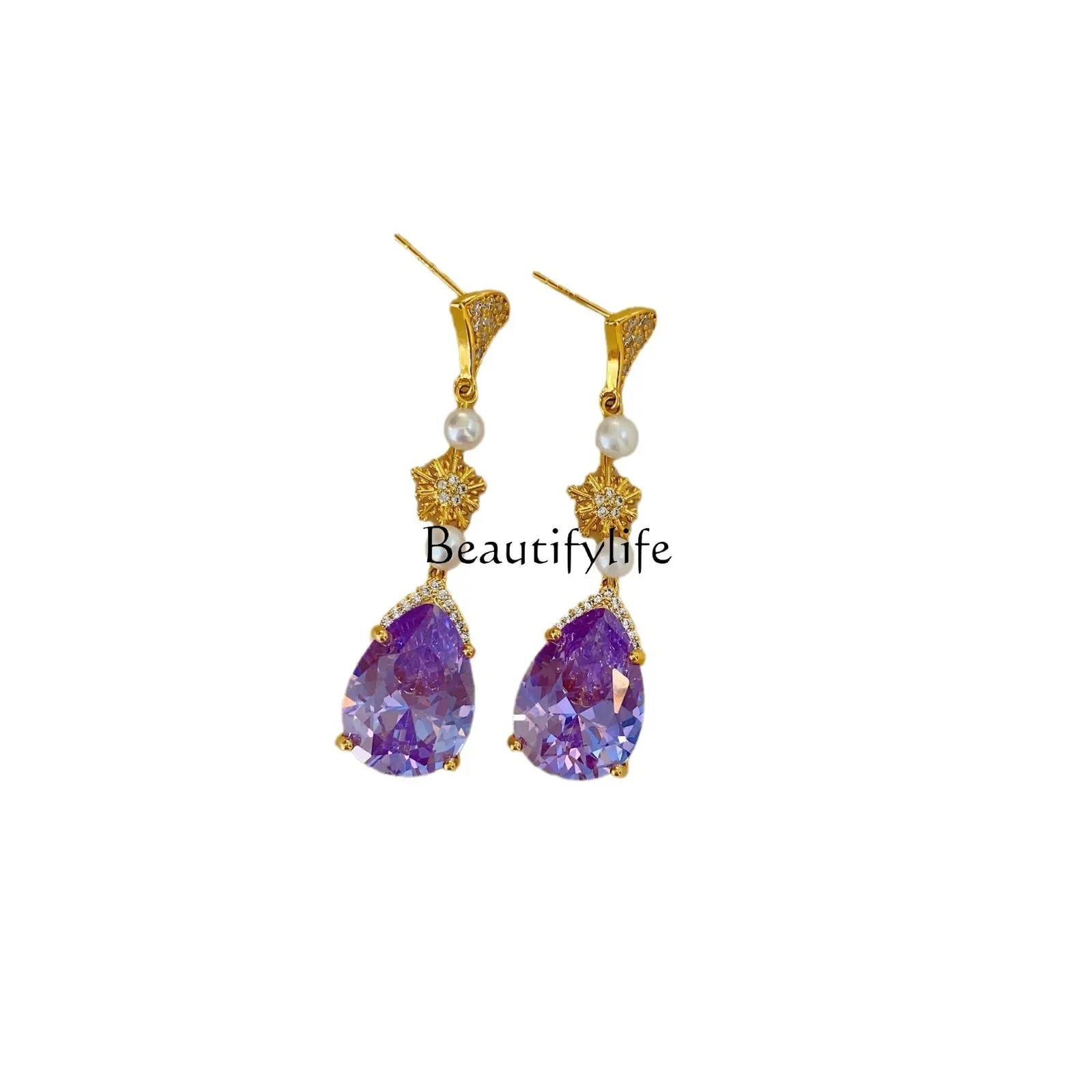 Romantic limited purple super flash zircon love stud earrings female French light luxury high sense
Romantic limited purple super flash zircon love stud earrings female French light luxury high sense