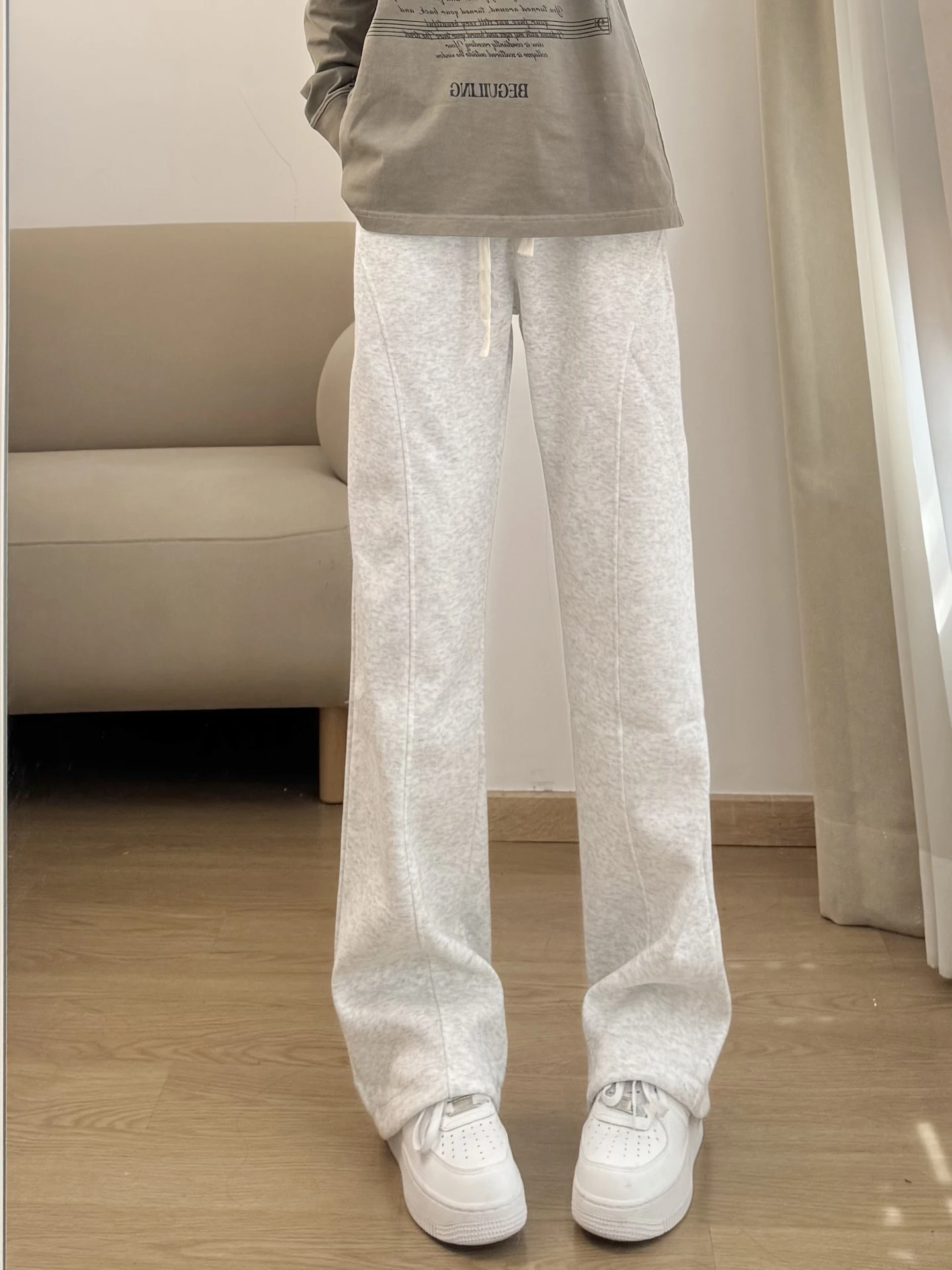 Утягивающие спортивные штаны в американском стиле с боковым вырезом для мужчин, белые глаза, свободный крой, прямые брюки, спортивные повседневные брюки, осенняя одежда
Утягивающие спортивные штаны в американском стиле с боковым вырезом для мужчин, белые глаза, свободный крой, прямые брюки, спортивные повседневные брюки, осенняя одежда