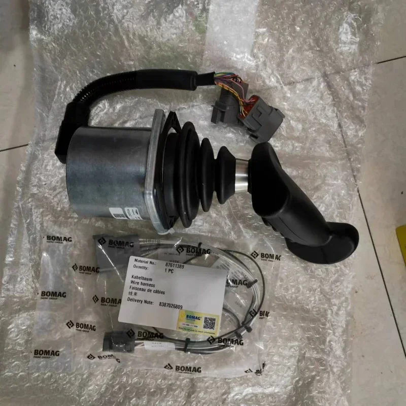 ROLLER BW206AD50 Bomag bw 161 ad-50 Joystick assy 05561607 05561732 87611389 P5130200379
ROLLER BW206AD50 Bomag bw 161 ad-50 Joystick assy 05561607 05561732 87611389 P5130200379