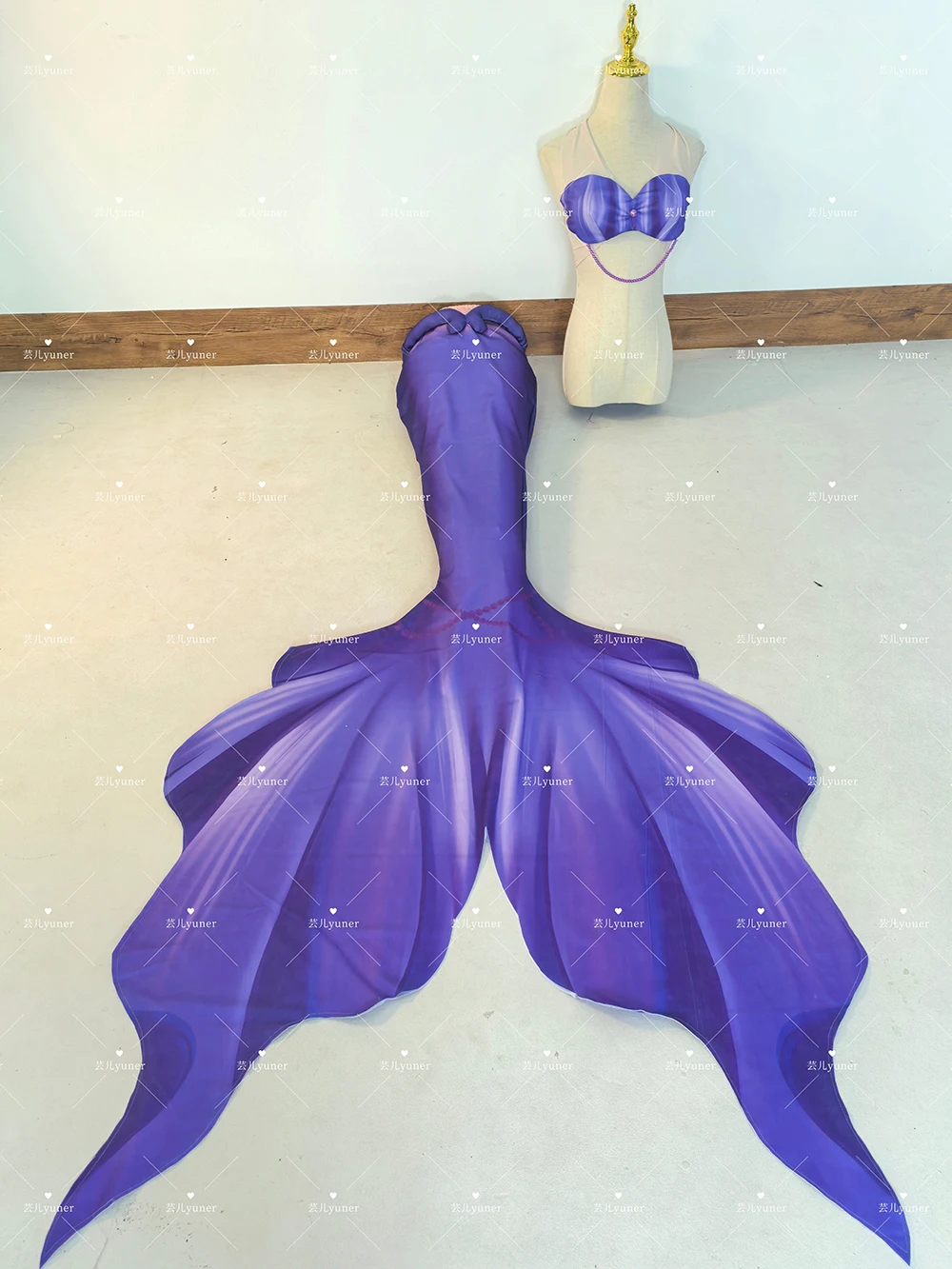 True Pearl Beauty Girl Cosplay Mermaid Tail Swimsuit For Women, Adult Aquarium Performance Training, Tailored Fish Tail
True Pearl Beauty Girl Cosplay Mermaid Tail Swimsuit For Women, Adult Aquarium Performance Training, Tailored Fish Tail