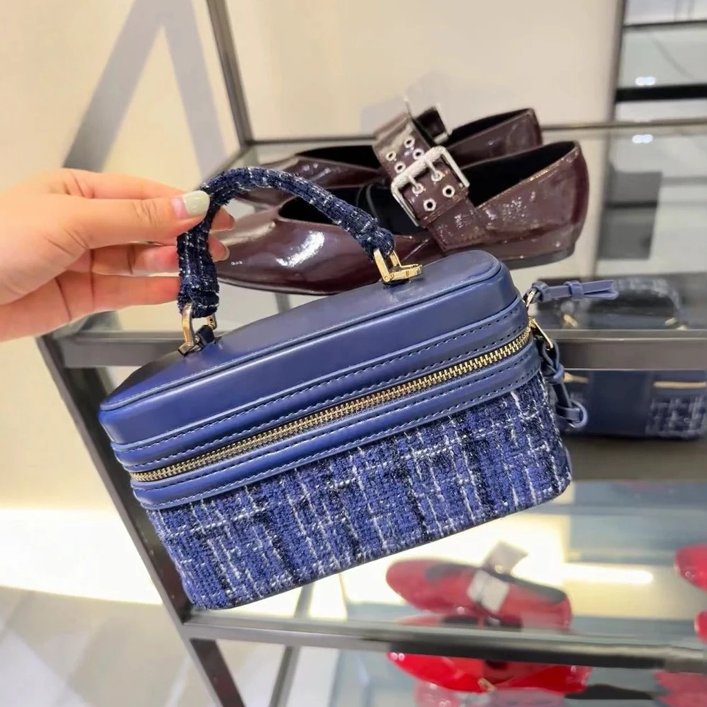 Luxury Woolen Purses and Handbags Retro Blue Shoulder Bag Designer Box Crossbody Bags for Women 2025 New Small Square Sling Bag
Luxury Woolen Purses and Handbags Retro Blue Shoulder Bag Designer Box Crossbody Bags for Women 2025 New Small Square Sling Bag
