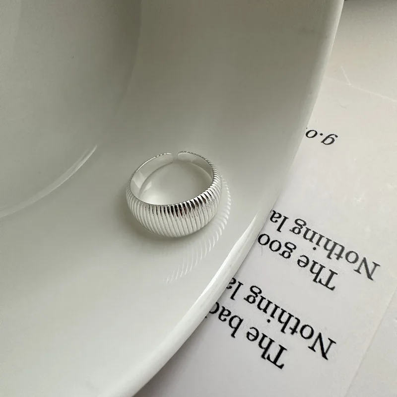 S925 Sterling Silver Stripe Ring Japanese Inspired Small Design Building Wind Arc Opening Wedding Engagement Party IGI Certified
S925 Sterling Silver Stripe Ring Japanese Inspired Small Design Building Wind Arc Opening Wedding Engagement Party IGI Certified