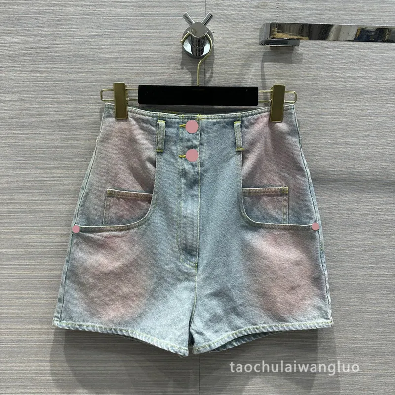 Chic Designer New Pink Gradient Denim Shorts Y2K Women High Waist Diamond Buttons Mini Short Fashion High End Clothing
Chic Designer New Pink Gradient Denim Shorts Y2K Women High Waist Diamond Buttons Mini Short Fashion High End Clothing