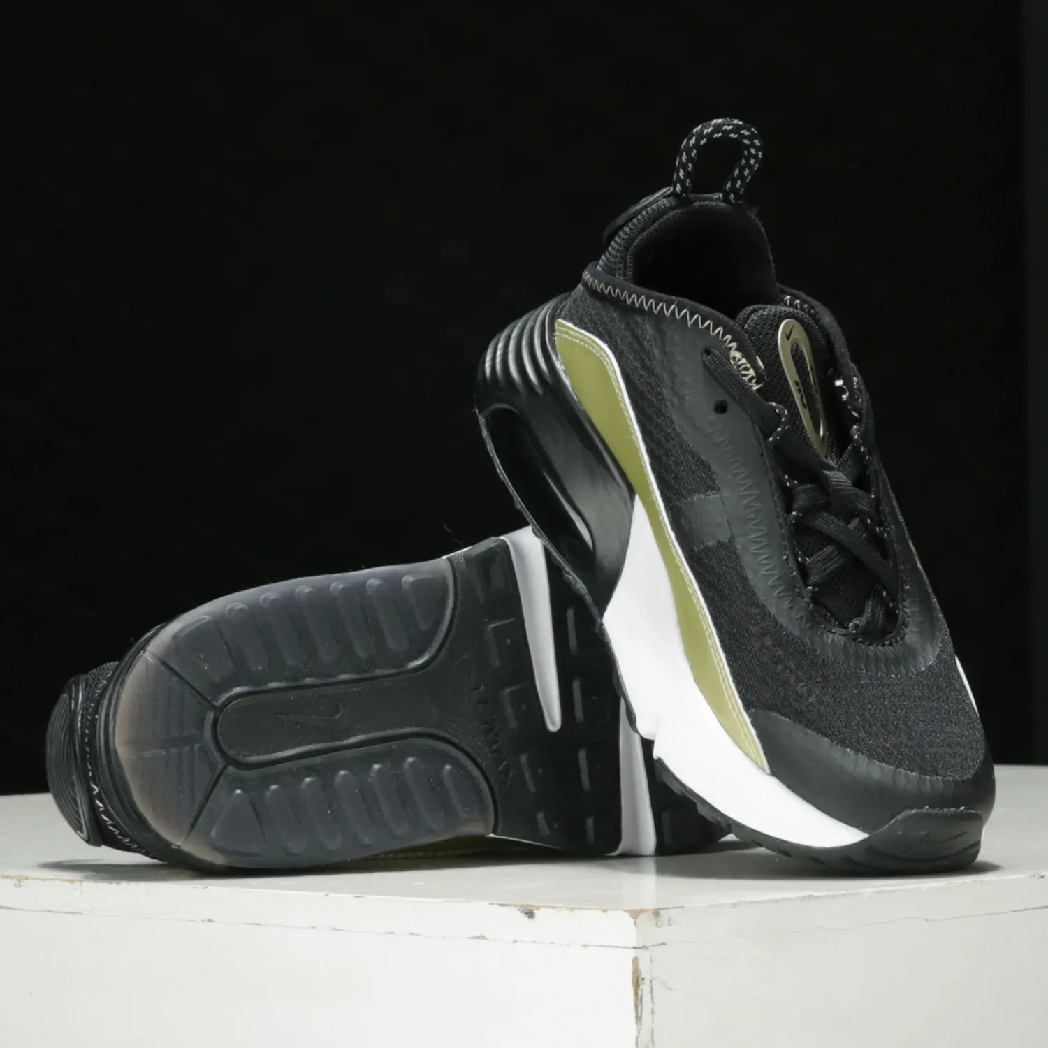 Оригинальные детские спортивные кроссовки Nike AIR MAX 2090 на воздушной подушке и амортизацией CU2093-006
Оригинальные детские спортивные кроссовки Nike AIR MAX 2090 на воздушной подушке и амортизацией CU2093-006