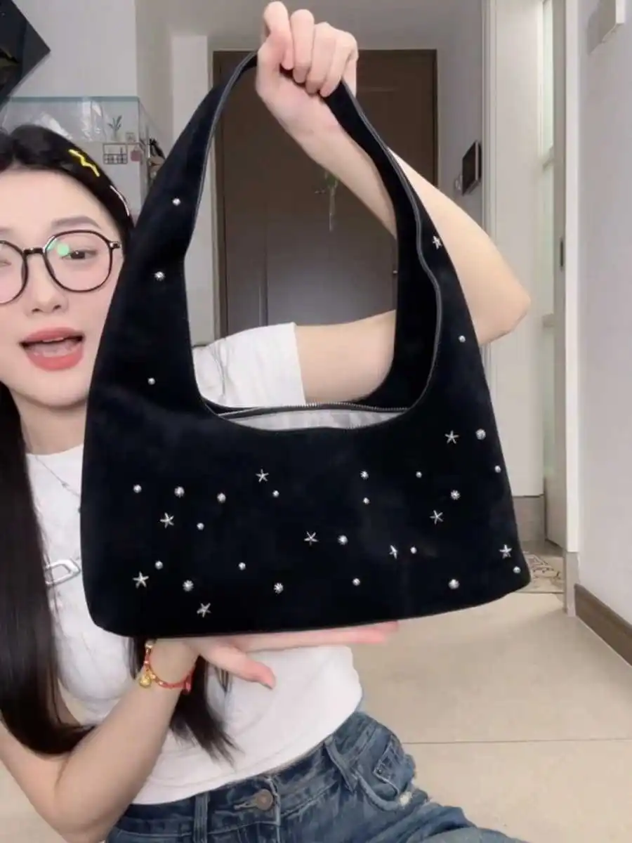 Starry Design Matte Underarm One Shoulder Bag Autumn Winter New Vintage Suede Black Coffee Bag Versatile Commuter Handheld Bag
Starry Design Matte Underarm One Shoulder Bag Autumn Winter New Vintage Suede Black Coffee Bag Versatile Commuter Handheld Bag