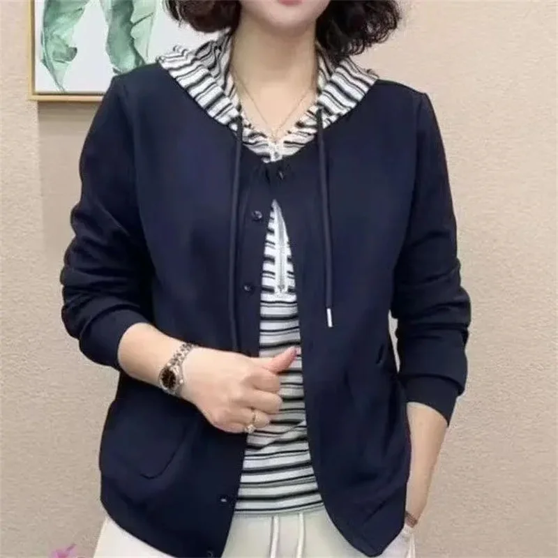 Fashion Striped Patchwork Hooded Fake Two-Piece Hoodie Women's Hoodies Sports Shirt 2026 Spring Casual Loose Long Sleeved Top
Fashion Striped Patchwork Hooded Fake Two-Piece Hoodie Women's Hoodies Sports Shirt 2026 Spring Casual Loose Long Sleeved Top