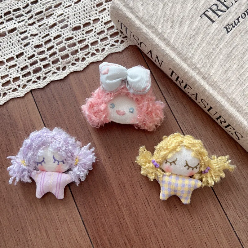 Fabric Curly Hair Girl Doll Brooch Pin DIY Hair Accessory for Shoes Hat Scarf Clothing Embellishment Premium Cute
Fabric Curly Hair Girl Doll Brooch Pin DIY Hair Accessory for Shoes Hat Scarf Clothing Embellishment Premium Cute