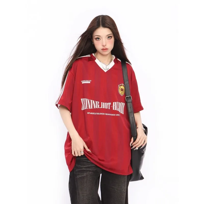 Summer New American Red Casual Jersey V-neck Short Sleeved T-shirt for Women Y2k Punk Style Streetwear Oversized Couple Tops
Summer New American Red Casual Jersey V-neck Short Sleeved T-shirt for Women Y2k Punk Style Streetwear Oversized Couple Tops