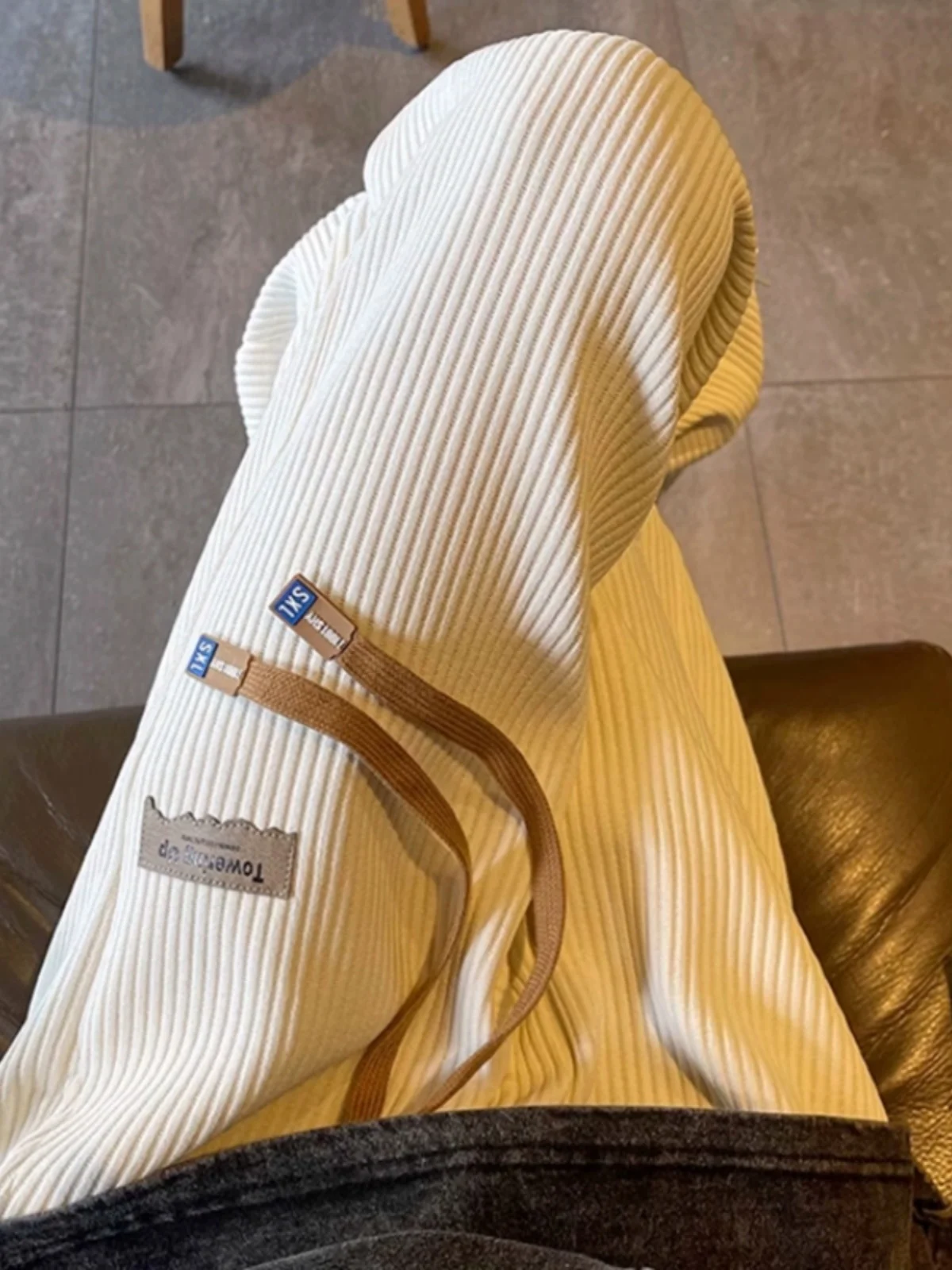 Мужские повседневные брюки цвета хаки, американские спортивные штаны свободного кроя, прямые длинные брюки, модный бренд
Мужские повседневные брюки цвета хаки, американские спортивные штаны свободного кроя, прямые длинные брюки, модный бренд