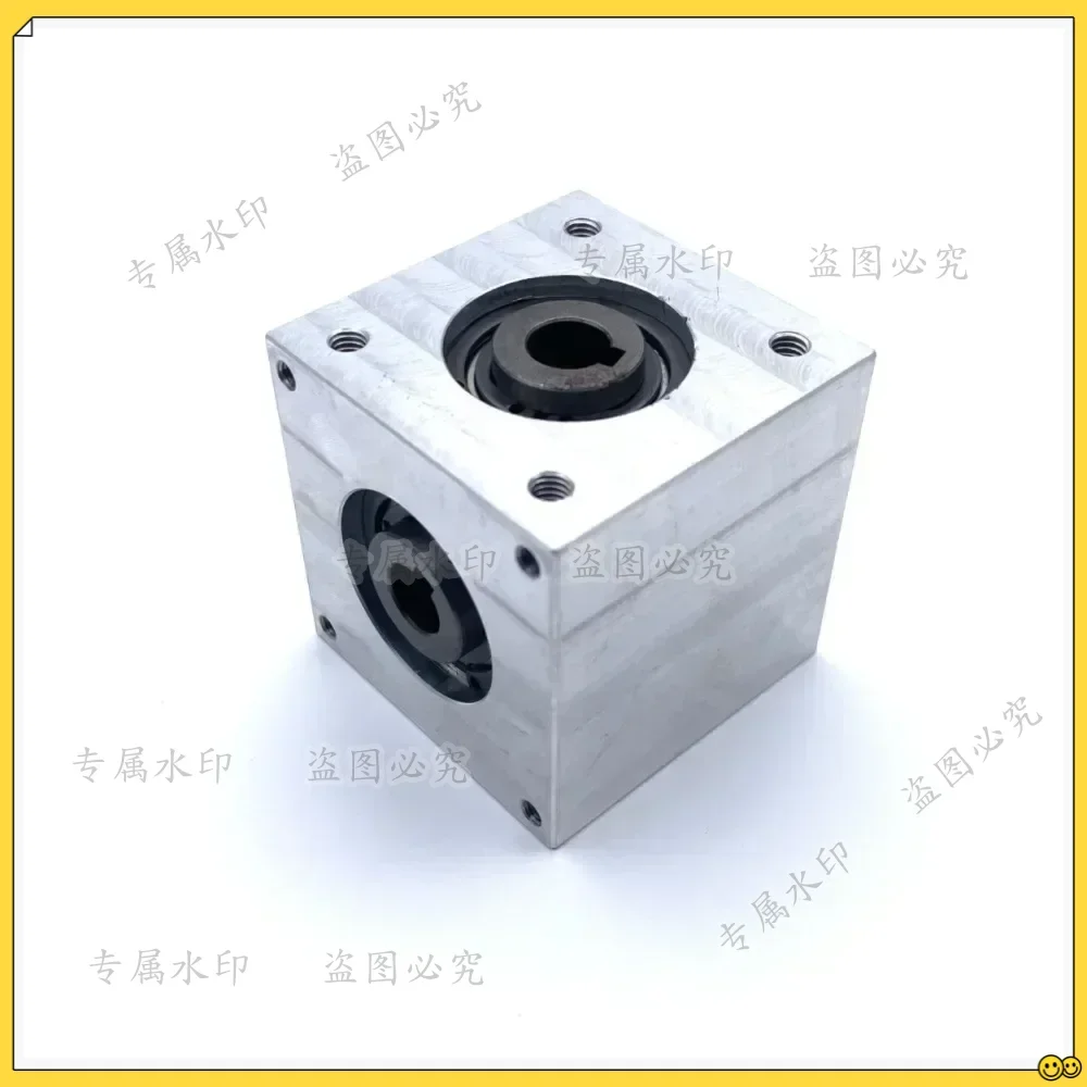 Small Bevel Gear Angle Reducer Gearbox 1:1 Right Angle Drive Reversing Gearbox shaft Keyway/Hexagonal Hole
Small Bevel Gear Angle Reducer Gearbox 1:1 Right Angle Drive Reversing Gearbox shaft Keyway/Hexagonal Hole