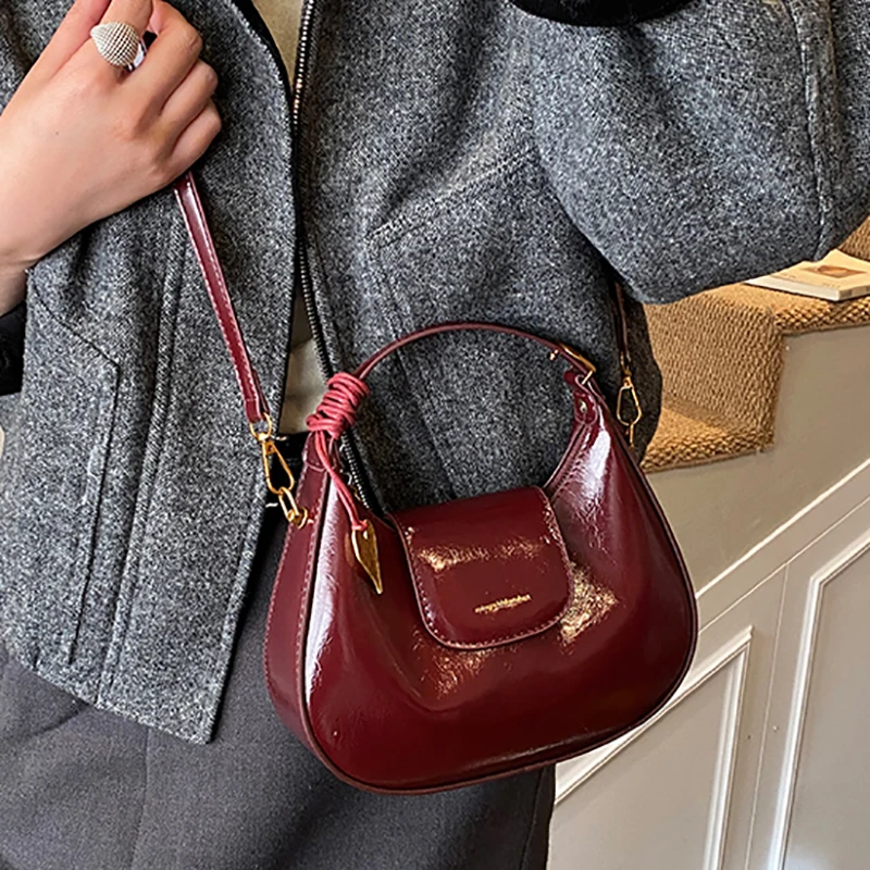 Маленькая седельная сумка в стиле ретро 2026, роскошная модная сумка на плечо из искусственной кожи, роскошная сумка через плечо, женские сумки с регулируемым ремешком
Маленькая седельная сумка в стиле ретро 2026, роскошная модная сумка на плечо из искусственной кожи, роскошная сумка через плечо, женские сумки с регулируемым ремешком