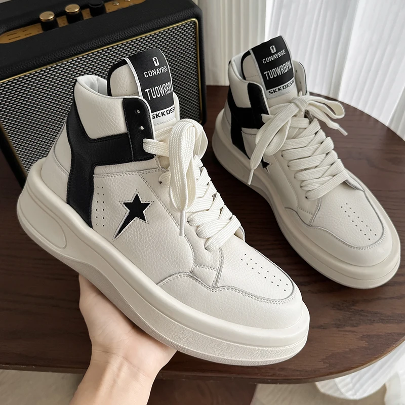 Trendy High Top Sneakers ex Casual Sport oes Thi Bot Heightening Leisure oes for Men And Women Couple Sle Stre...
Trendy High Top Sneakers ex Casual Sport oes Thi Bot Heightening Leisure oes for Men And Women Couple Sle Stre...