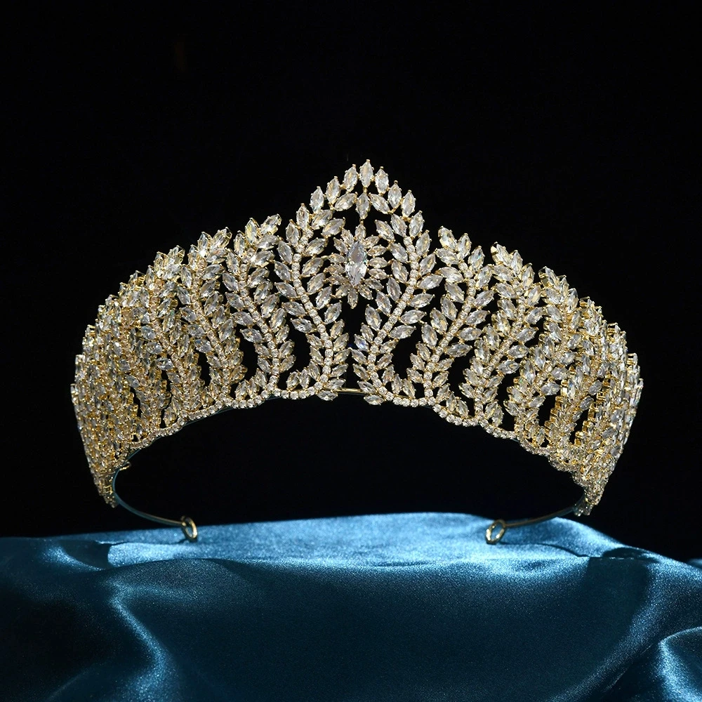 Golden Wedding Bride Hair Crown High-end Zircon Inlaid Alloy Hairband Tiaras Women's Hair Accessories
Golden Wedding Bride Hair Crown High-end Zircon Inlaid Alloy Hairband Tiaras Women's Hair Accessories