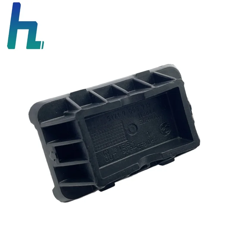 51717065919 Auto Parts Under Car Jack Lifting Support Pad For BMW E60 E61 F25 F26 X3 X4 525i
51717065919 Auto Parts Under Car Jack Lifting Support Pad For BMW E60 E61 F25 F26 X3 X4 525i