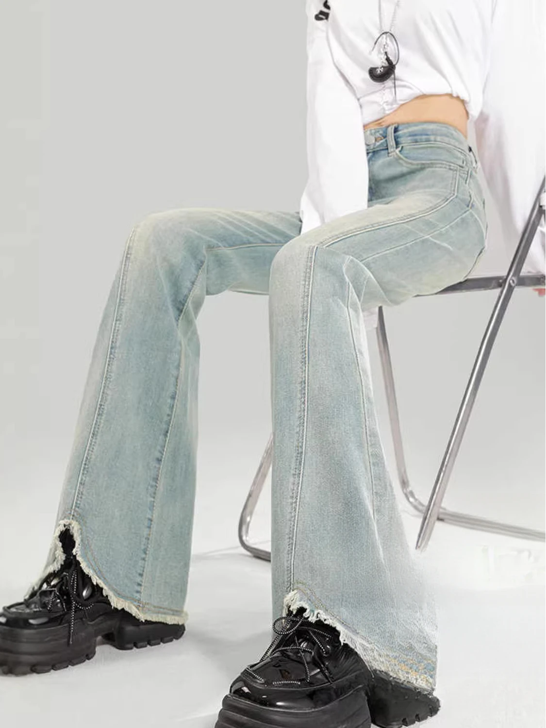 Women's Light Blue Vintage Wash Slightly Flared Jeans Center Seam Raw Hem Slit Denim Pants XS-3XL
Women's Light Blue Vintage Wash Slightly Flared Jeans Center Seam Raw Hem Slit Denim Pants XS-3XL