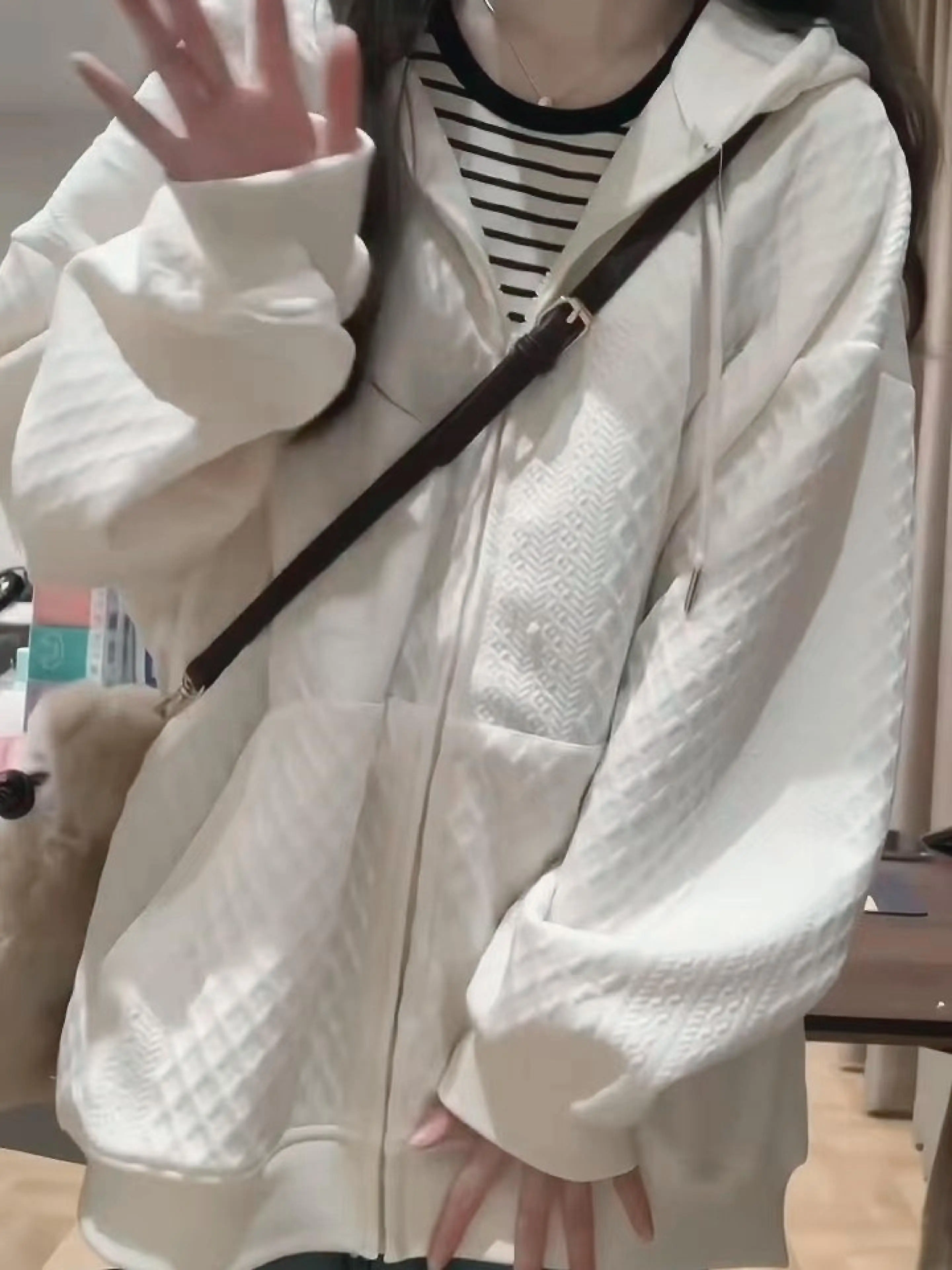 Вафельная вязаная толстовка со шляпой, женские толстовки для девочек, летняя эластичная талия, модная унисекс с узором, уникальный милый принт
Вафельная вязаная толстовка со шляпой, женские толстовки для девочек, летняя эластичная талия, модная унисекс с узором, уникальный милый принт