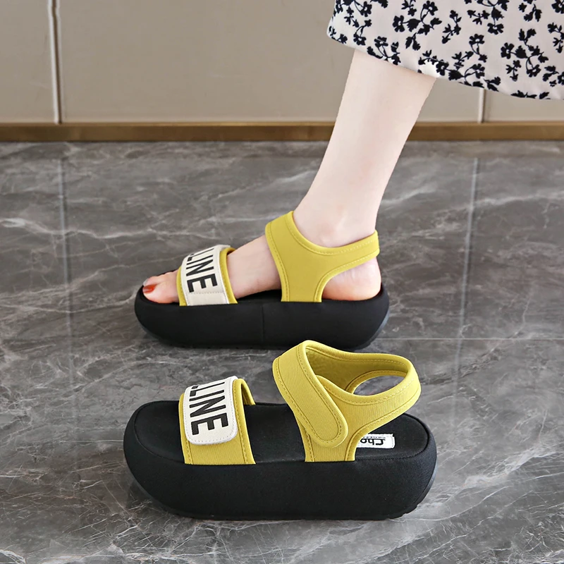Thick Soled High-heeled Sandals for Women in Summer, Exuding A Sense of Luxury.2025 New Versatile and Stunning Roman Wedge Heels
Thick Soled High-heeled Sandals for Women in Summer, Exuding A Sense of Luxury.2025 New Versatile and Stunning Roman Wedge Heels