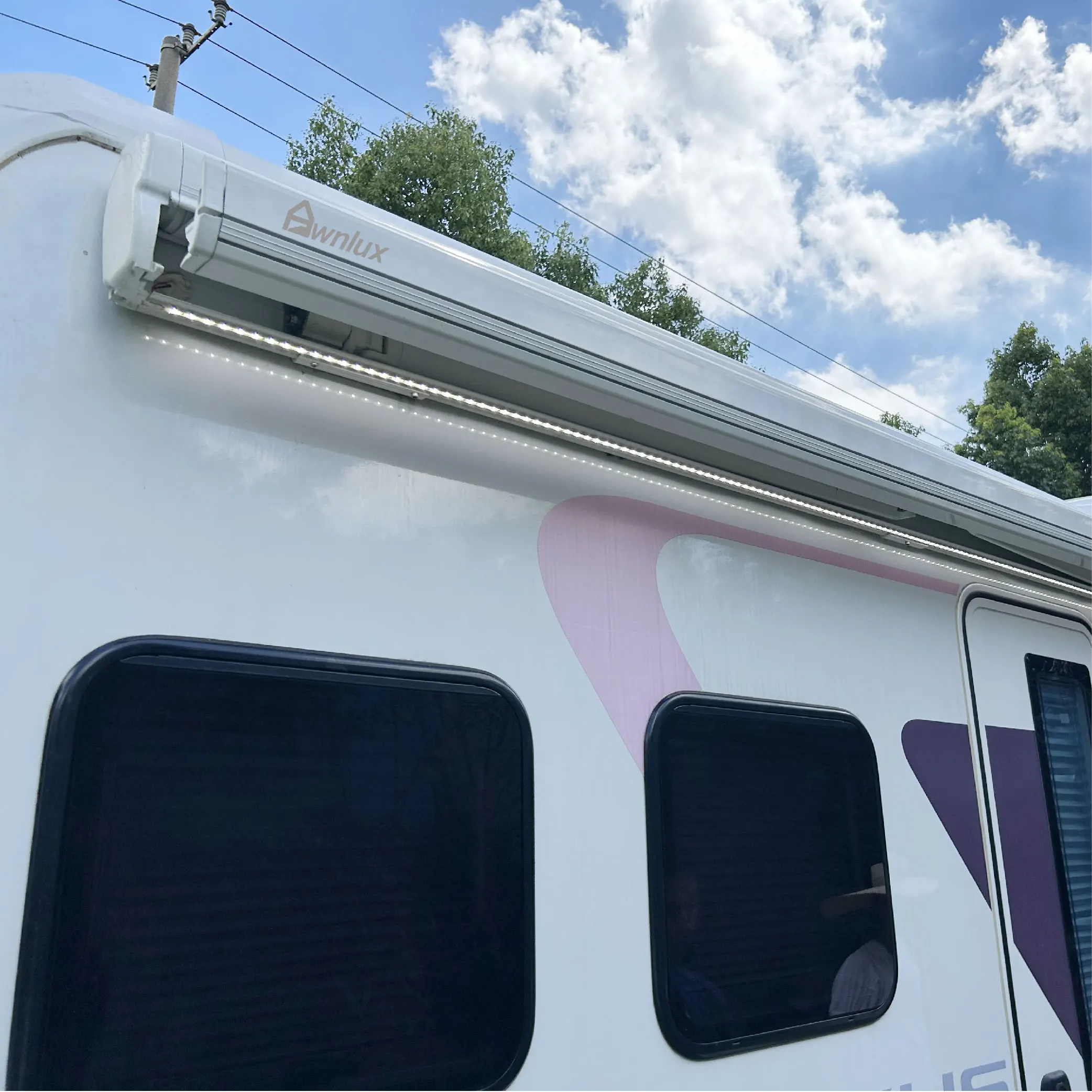 Awnlux Luxury Travel Equipments Campervan Awning Manual Caravan Rv Motorhomes Camper Aluminum Waterproof Case
Awnlux Luxury Travel Equipments Campervan Awning Manual Caravan Rv Motorhomes Camper Aluminum Waterproof Case