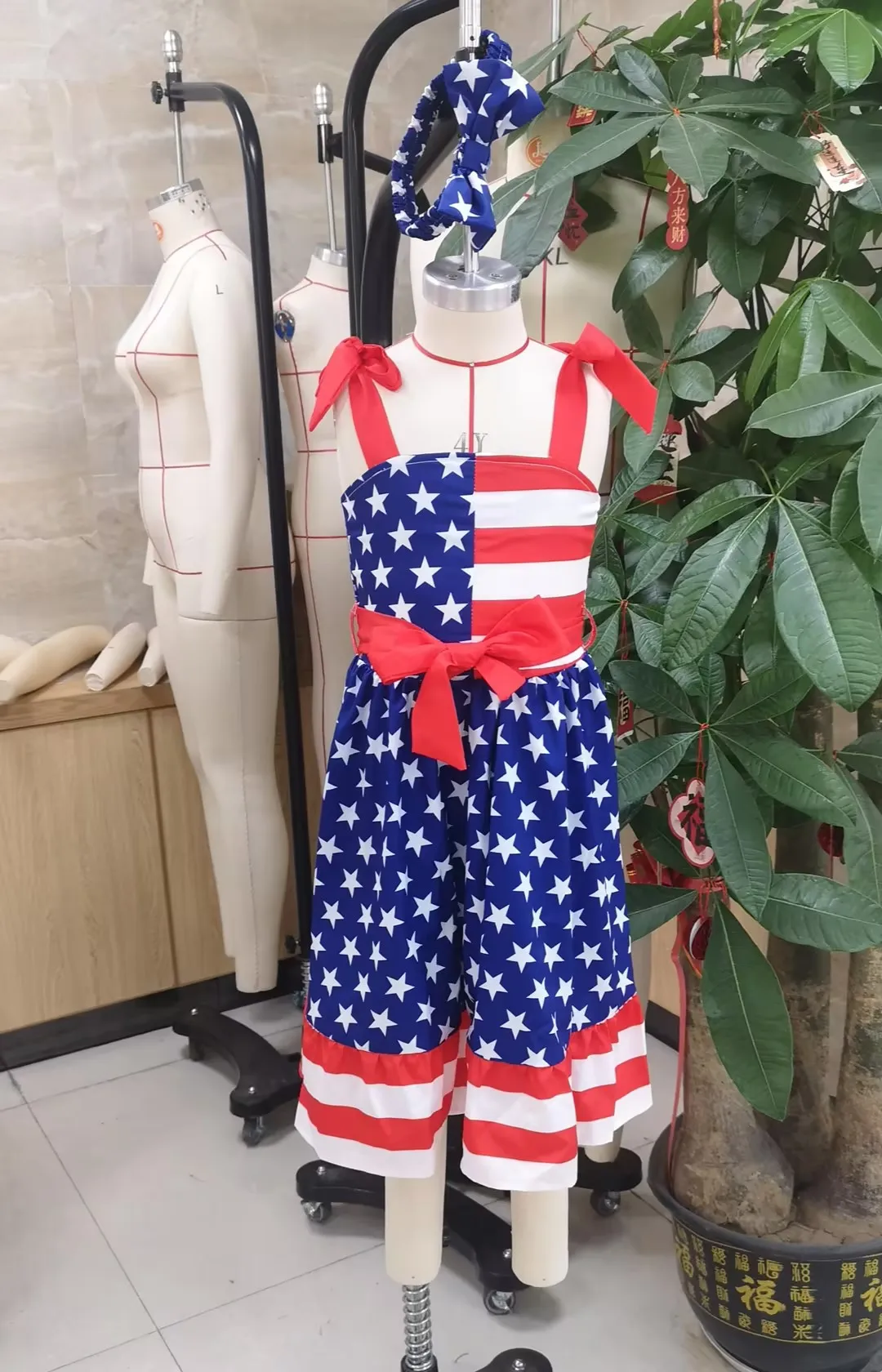 Toddler Girls Patriotic Outfits Tie up Straps Star Striped Print Sleeveless Dress and Headband for Two Piece Clothes
Toddler Girls Patriotic Outfits Tie up Straps Star Striped Print Sleeveless Dress and Headband for Two Piece Clothes