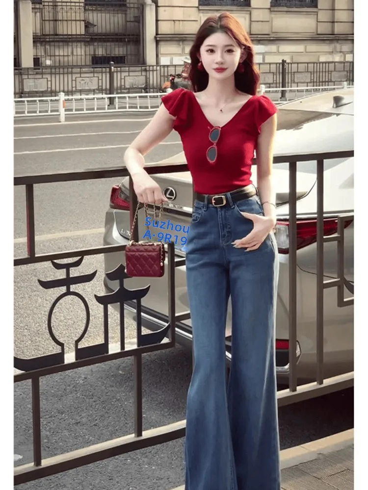 Retro Red V-Neck Short Sleeve T-Shirt Women's Summer Small Size Flared Jeans Two-Piece Set Fashionable Casual Outfit
Retro Red V-Neck Short Sleeve T-Shirt Women's Summer Small Size Flared Jeans Two-Piece Set Fashionable Casual Outfit