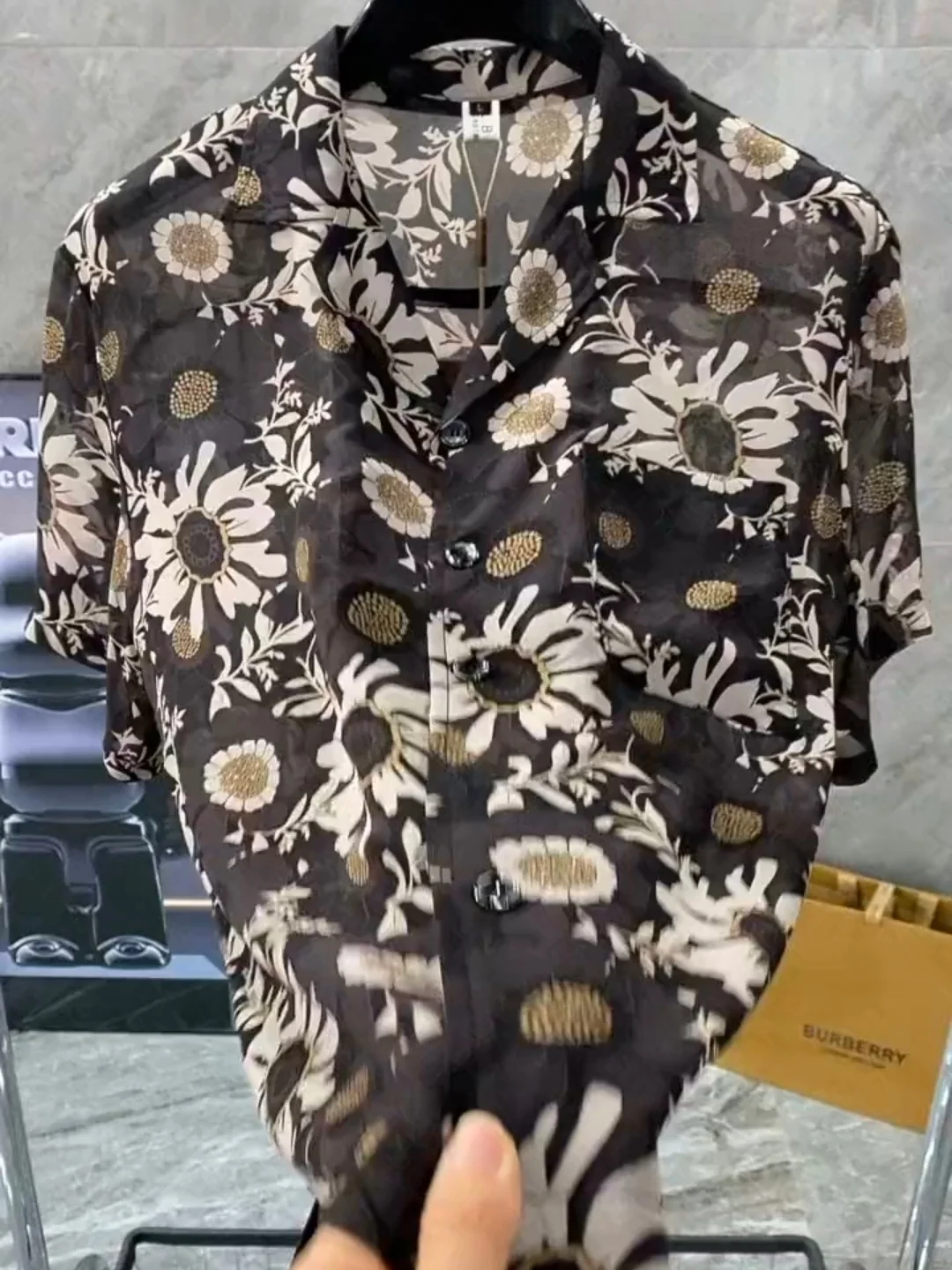 Мужская летняя дышащая модная футболка OK99 с коротким рукавом, удобная, приятная для кожи, с цветочной вышивкой, приталенного кроя, повседневная, высокого качества.
Мужская летняя дышащая модная футболка OK99 с коротким рукавом, удобная, приятная для кожи, с цветочной вышивкой, приталенного кроя, повседневная, высокого качества.