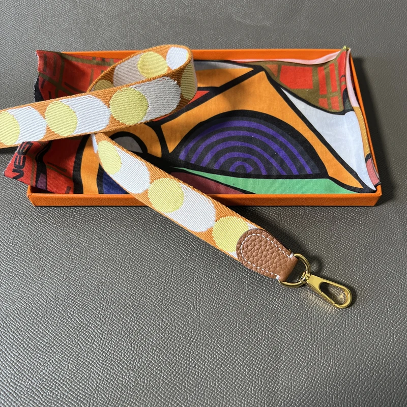 2.5cm Wide Genuine Leather New Hand-Sewn Woven Canvas Shoulder Strap Bag Strap for Mini Evelyne Bag DIY Accessories
2.5cm Wide Genuine Leather New Hand-Sewn Woven Canvas Shoulder Strap Bag Strap for Mini Evelyne Bag DIY Accessories