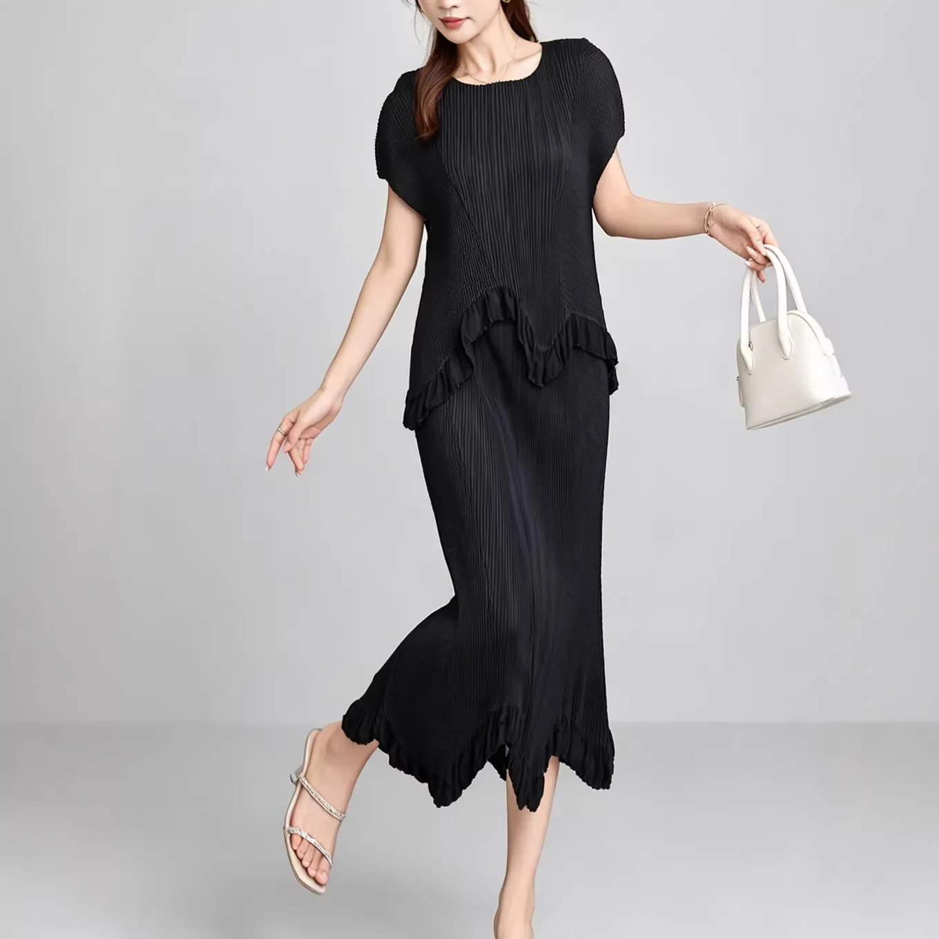Miyake Pleated Elegant Skirt Set Plisse 2026 Summer New Solid Color Round Neck Fold Ruffled Hem Pleats Skirt Elegant Dress Set
Miyake Pleated Elegant Skirt Set Plisse 2026 Summer New Solid Color Round Neck Fold Ruffled Hem Pleats Skirt Elegant Dress Set