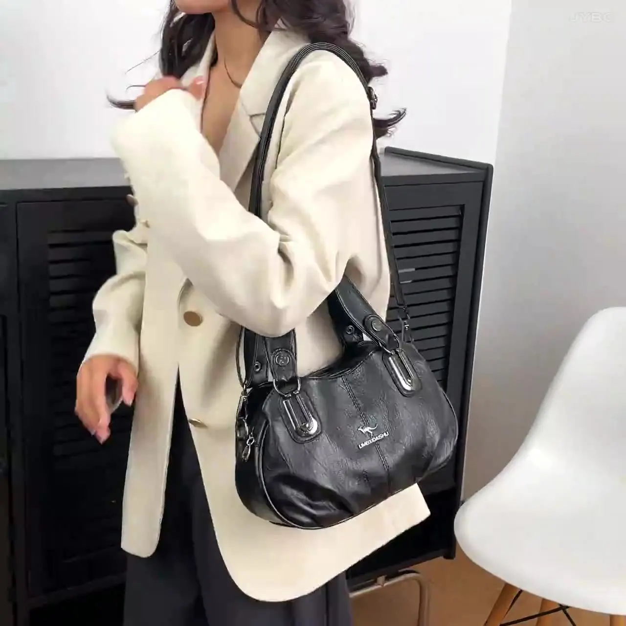 2024 European Style Large Capacity Handbag for Mature Women, Multi-Pocket Organizer Crossbody Shoulder Bag with Anti-Theft Desig
2024 European Style Large Capacity Handbag for Mature Women, Multi-Pocket Organizer Crossbody Shoulder Bag with Anti-Theft Desig