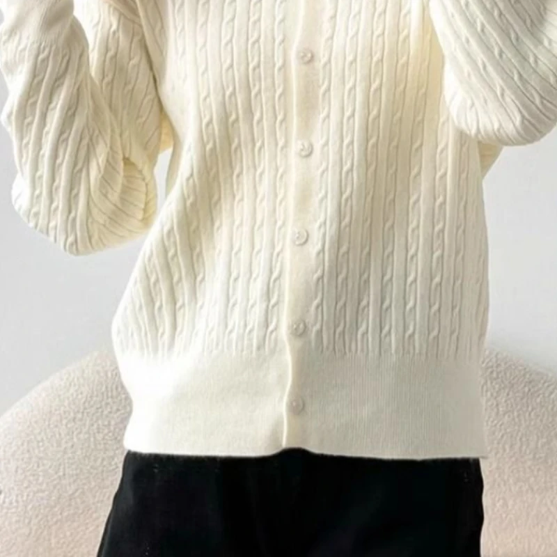 New Minimalist Casual Versatile Solid Color Round Neck Long Sleeved Knitted Cardigan for Women's Daily Commuting Top Trend
New Minimalist Casual Versatile Solid Color Round Neck Long Sleeved Knitted Cardigan for Women's Daily Commuting Top Trend