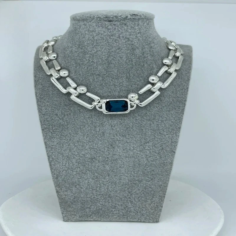 Trendy and dazzling blue crystal silver nail shaped necklace, women's accessories, give friends birthday party gifts
Trendy and dazzling blue crystal silver nail shaped necklace, women's accessories, give friends birthday party gifts
