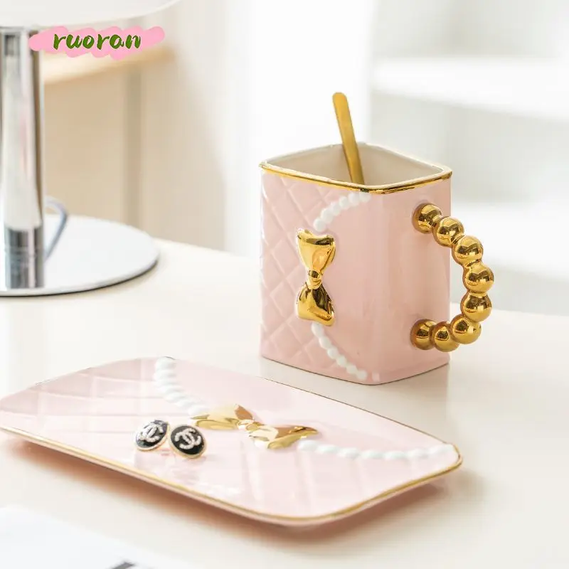 Light Luxury Bag Style Ceramic Tea Cup Saucer Set for Afternoon Tea Home Decor Niche Gift
Light Luxury Bag Style Ceramic Tea Cup Saucer Set for Afternoon Tea Home Decor Niche Gift