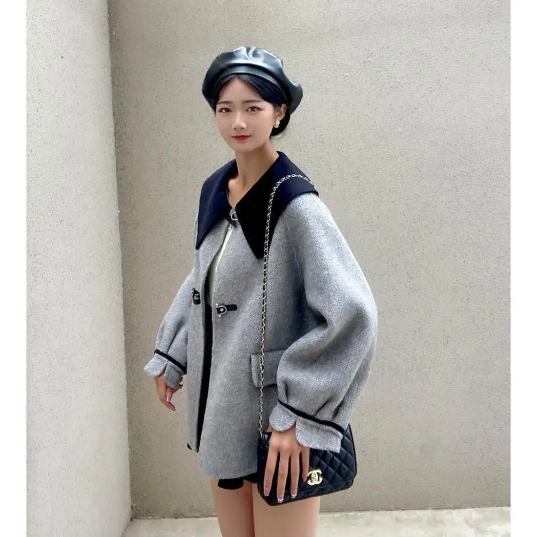 Warm Woolen Coat Loose Slimming Top Coat for Women New Neck Contrasting Leather le Thickened
Warm Woolen Coat Loose Slimming Top Coat for Women New Neck Contrasting Leather le Thickened