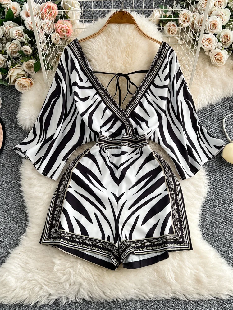 Women Summer Jumpsuits Sexy Lace Up Deep V-neck Seven Quarter Sleeve New Collection Waist Printed Wide Leg Shorts DS098
Women Summer Jumpsuits Sexy Lace Up Deep V-neck Seven Quarter Sleeve New Collection Waist Printed Wide Leg Shorts DS098