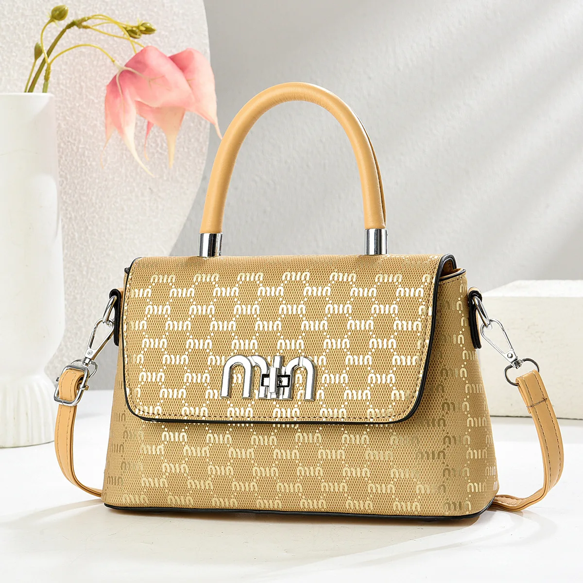 2025 Luxury Square Bag - Elegant Shoulder Purse for Women, Versatile Crossbody Handbag with Gold Chain & Top Handle
2025 Luxury Square Bag - Elegant Shoulder Purse for Women, Versatile Crossbody Handbag with Gold Chain & Top Handle
